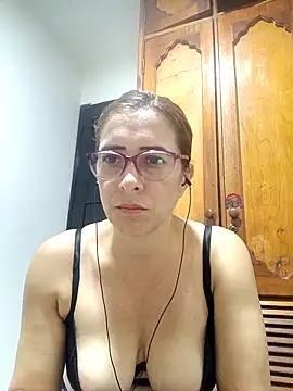 Snapshot of mademonsexy chatting on April 18, 2026, 3:21 am mademonsexy online show from April 18, 2026, 3:21 am