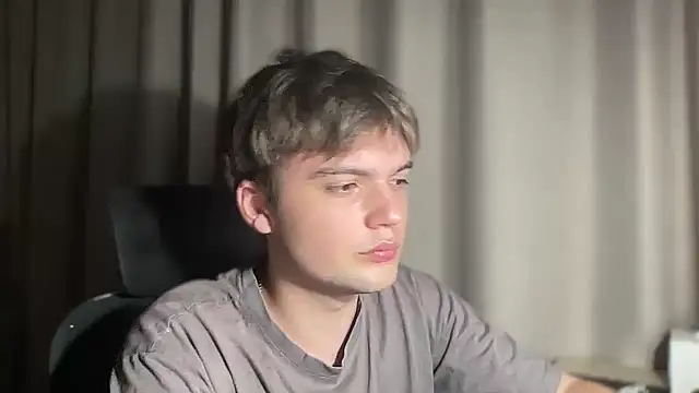 superfluboy  online show from September 10, 2025, 4:07 pm