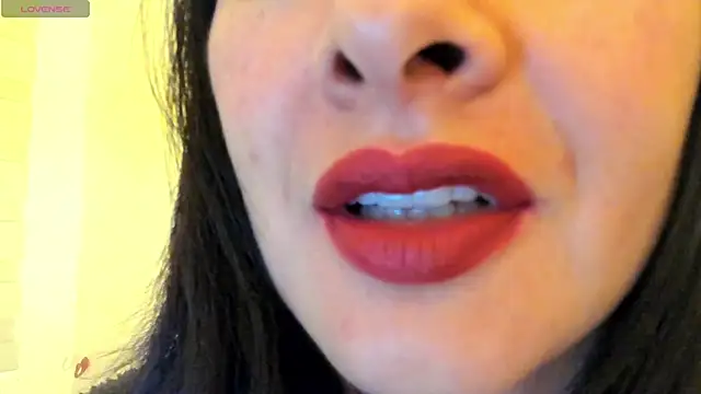 queen fetish online show from September 29, 2025, 10:20 am