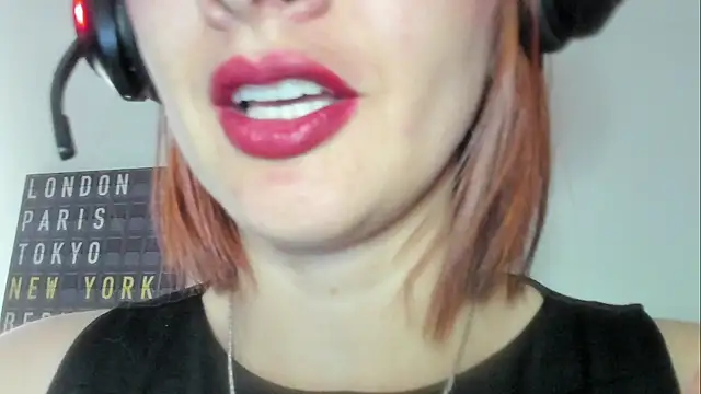 Snapshot of queen_fetish chatting on February 11, 2026, 1:27 pm queen fetish online show from February 11, 2026, 1:27 pm