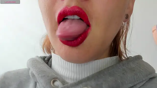 queen fetish online show from March 30, 2026, 4:30 pm