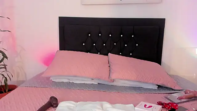 evelynjohnsoon online show from February 1, 2025, 2:56 pm