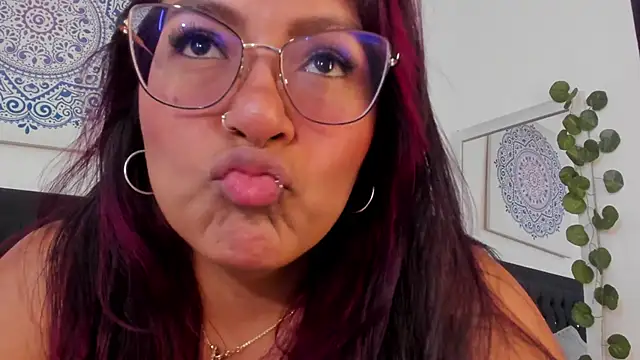 evelynjohnsoon online show from March 11, 2025, 12:28 pm