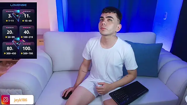 Snapshot of Jey_keler1 chatting on October 22, 2025, 12:44 am Jey keler1 online show from October 22, 2025, 12:44 am