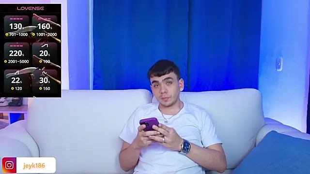 Snapshot of Jey_keler1 chatting on November 15, 2025, 9:43 pm Jey keler1 online show from November 15, 2025, 9:43 pm