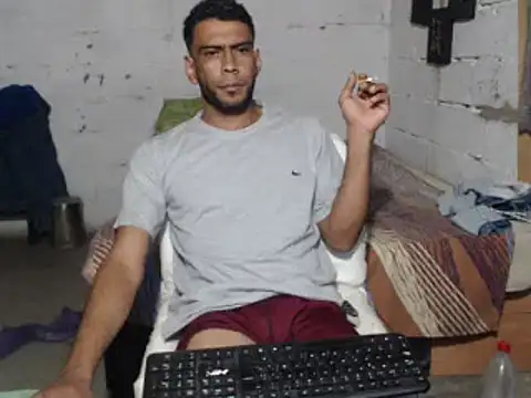 Snapshot of erik_alexander chatting on February 6, 2025, 1:27 am erik alexander online show from February 6, 2025, 1:27 am