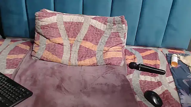 BLACKberry008 online show from February 19, 2025, 9:14 pm