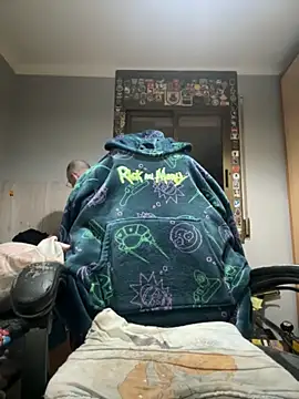 S921993 online show from October 16, 2025, 8:43 pm