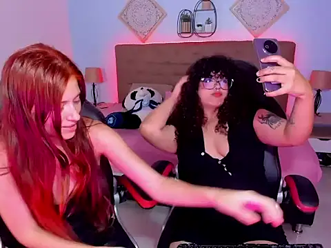 Snapshot of julieth_love_ chatting on October 5, 2025, 10:40 pm julieth love online show from October 5, 2025, 10:40 pm