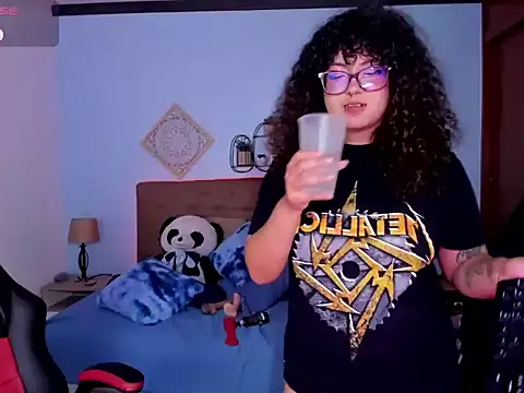 Snapshot of julieth_love_ chatting on October 10, 2025, 11:26 pm julieth love online show from October 10, 2025, 11:26 pm