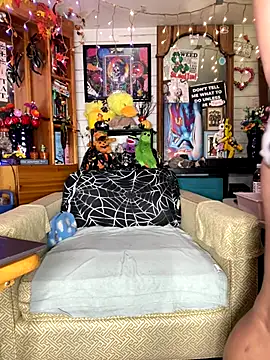 TrenaAnne online show from October 12, 2025, 9:25 pm