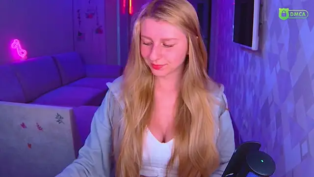 AmaliaQueen online show from November 7, 2025, 1:55 pm