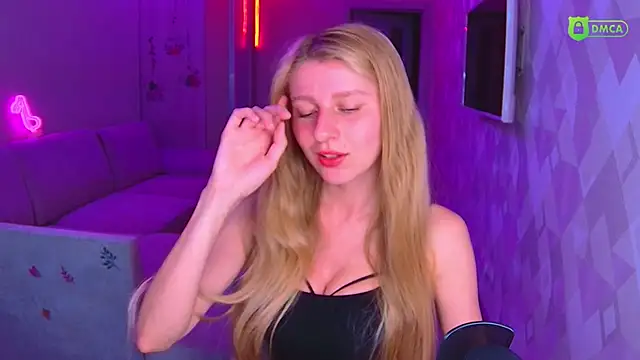 AmaliaQueen online show from November 9, 2025, 1:42 pm