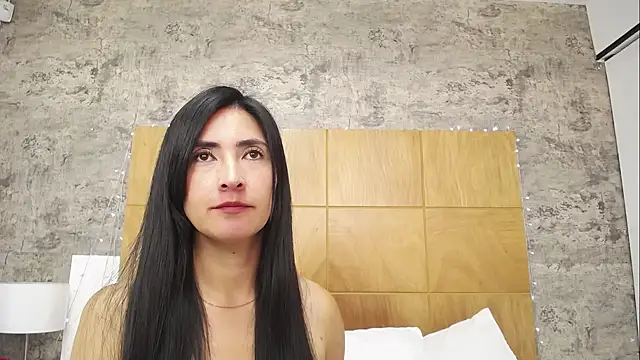 JainaRogers online show from October 4, 2025, 4:05 pm