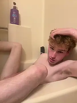 Snapshot of CreamyAustin chatting on October 14, 2025, 9:37 pm CreamyAustin online show from October 14, 2025, 9:37 pm