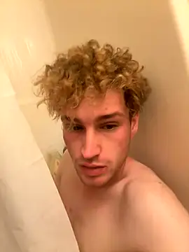 Snapshot of CreamyAustin chatting on November 7, 2025, 1:38 am CreamyAustin online show from November 7, 2025, 1:38 am