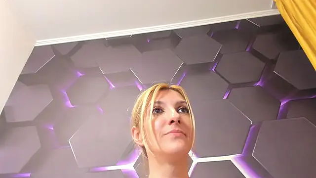 RileyLanna online show from February 21, 2025, 10:50 am