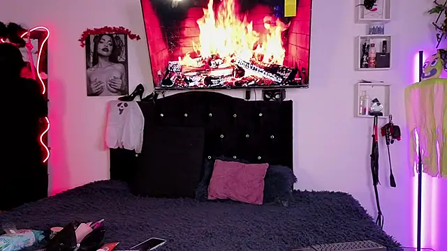 Alaia Asuka online show from October 22, 2025, 12:11 am