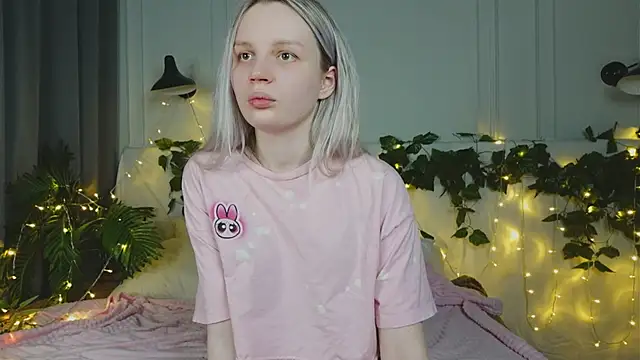 Beatrica Klein online show from March 21, 2025, 3:35 pm