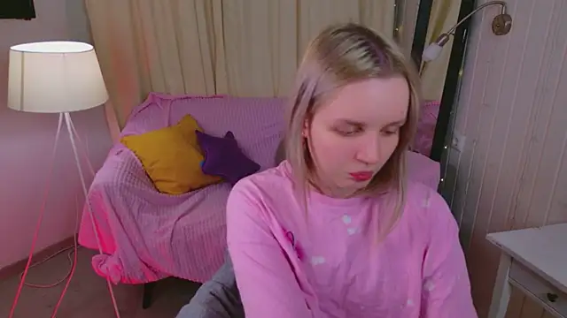 Beatrica Klein online show from March 23, 2026, 3:27 pm