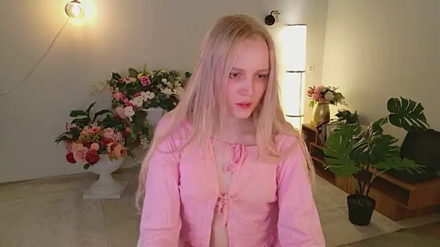 Beatrica Klein online show from April 19, 2026, 2:05 pm