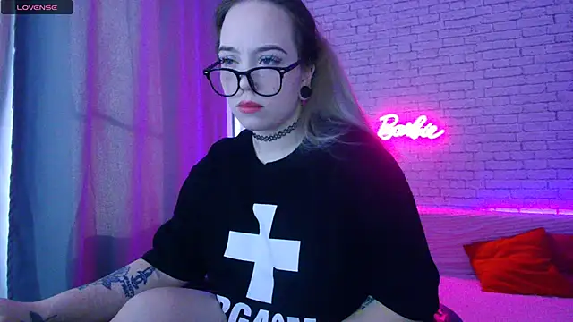 -Stacyy- online show from October 25, 2025, 5:04 am