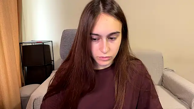 AliceKolltt online show from October 6, 2025, 9:18 am