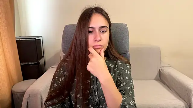 AliceKolltt online show from October 17, 2025, 7:44 am