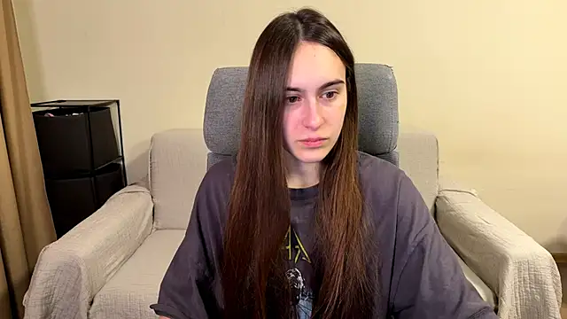 AliceKolltt online show from April 6, 2026, 8:32 pm