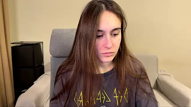 AliceKolltt online show from April 10, 2026, 8:57 pm