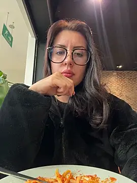 EmaSaenz online show from October 15, 2025, 9:48 pm