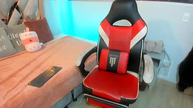 Snapshot of Kendall_Sophy chatting on December 16, 2024, 7:21 pm Kendall Sophy online show from December 16, 2024, 7:21 pm