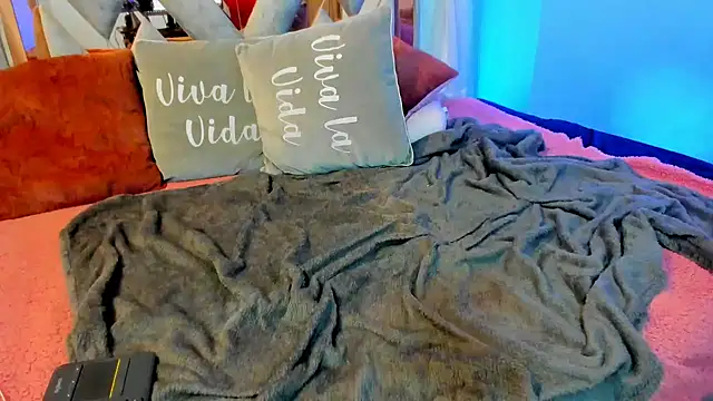 Snapshot of Kendall_Sophy chatting on January 17, 2025, 10:56 pm Kendall Sophy online show from January 17, 2025, 10:56 pm