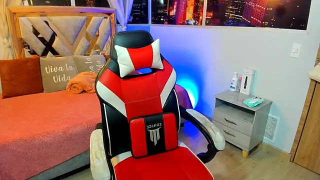 Snapshot of Kendall_Sophy chatting on January 22, 2025, 7:13 pm Kendall Sophy online show from January 22, 2025, 7:13 pm