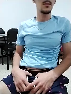 Snapshot of Zoro_23cm chatting on October 30, 2025, 10:21 pm Zoro 23cm online show from October 30, 2025, 10:21 pm