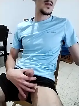 Snapshot of Zoro_23cm chatting on November 15, 2025, 10:15 pm Zoro 23cm online show from November 15, 2025, 10:15 pm