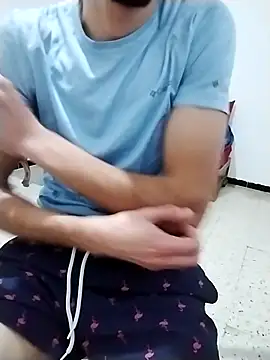 Snapshot of Zoro_23cm chatting on November 16, 2025, 10:37 pm Zoro 23cm online show from November 16, 2025, 10:37 pm