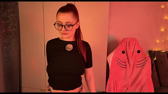 RozieRose online show from December 2, 2025, 2:28 am