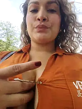 Sara smiiith211 online show from April 6, 2026, 3:13 pm