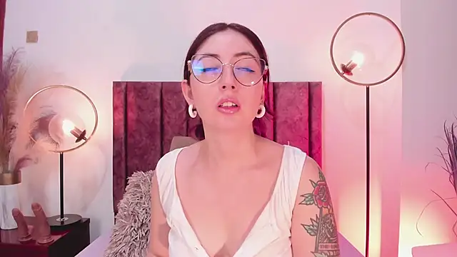 Emilywatsonn online show from January 29, 2025, 11:41 am