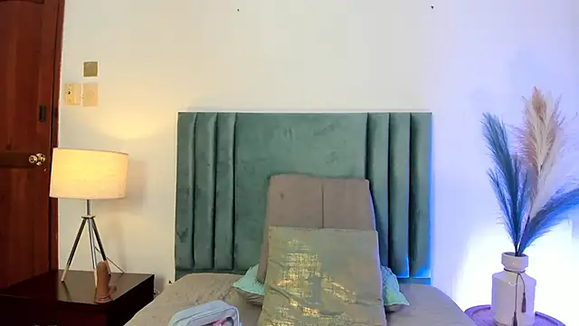 Emilywatsonn online show from February 9, 2025, 2:18 pm