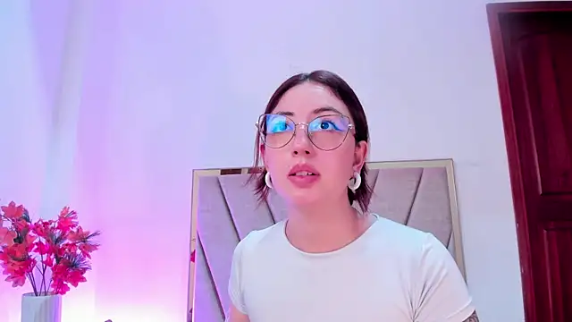 Emilywatsonn online show from February 11, 2025, 2:57 pm