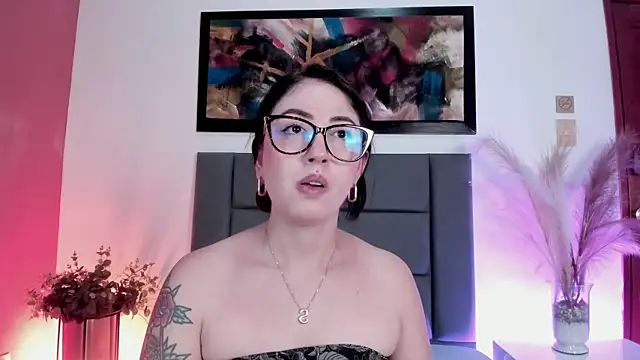 Emilywatsonn online show from April 9, 2026, 6:19 am