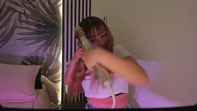 Samaantha-White online show from February 13, 2026, 11:28 am