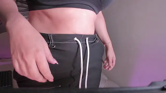 Samaantha-White online show from April 9, 2026, 11:37 am