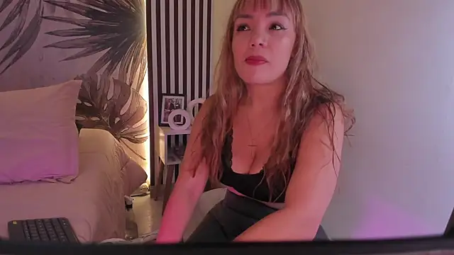 Samaantha-White online show from April 14, 2026, 11:49 am