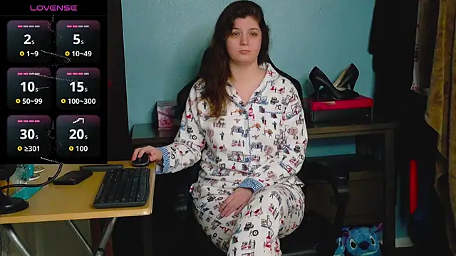 Snapshot of TreeJeanne chatting on November 21, 2025, 2:43 am TreeJeanne online show from November 21, 2025, 2:43 am