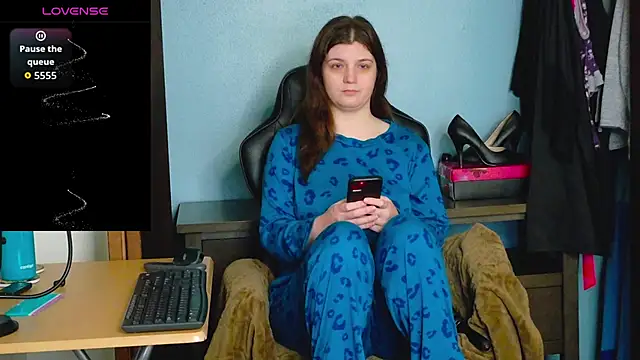 Snapshot of TreeJeanne chatting on November 30, 2025, 3:43 am TreeJeanne online show from November 30, 2025, 3:43 am