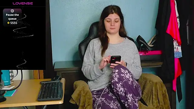 Snapshot of TreeJeanne chatting on December 2, 2025, 3:01 am TreeJeanne online show from December 2, 2025, 3:01 am