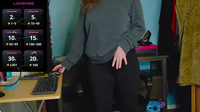 Snapshot of TreeJeanne chatting on December 19, 2025, 3:41 pm TreeJeanne online show from December 19, 2025, 3:41 pm